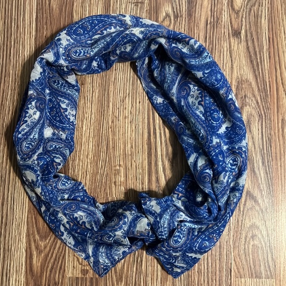 Scarves - Picture 4 of 5